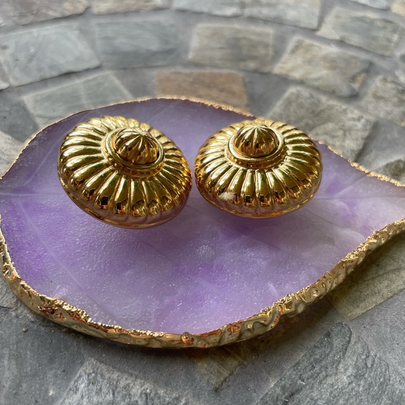 Givenchy VTG 18K gold plated clip earrings - Picture 5 of 14